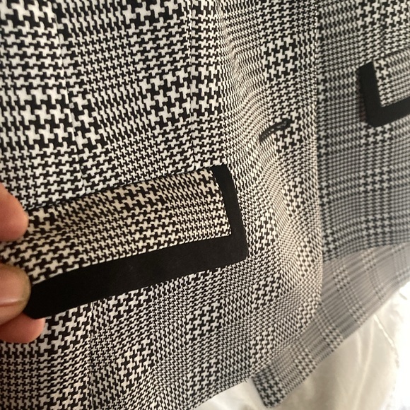 2 piece skirt and jacket combo in houndstooth pattern - Picture 6 of 11
